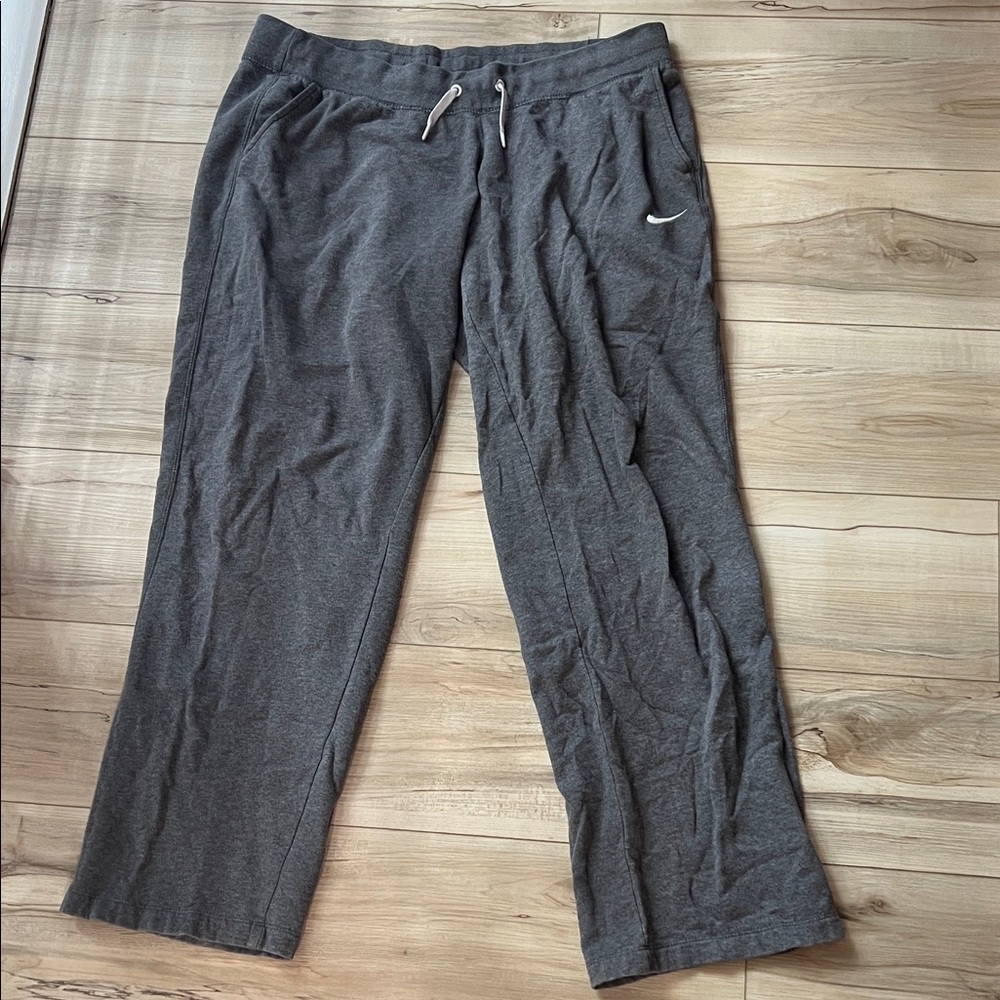 Nike Women’s Charcoal Gray Sweatpants